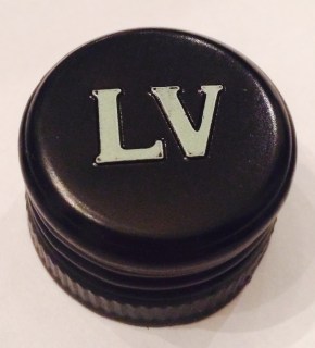 Stelvin Rating:  3.5/10 (Um, there are letters on it? Not blank, but not exciting.)