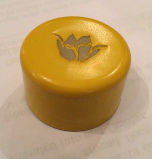 Stelvin Rating:  7/10 (Love the colour and the effort. That's a tulip if you're curious.)