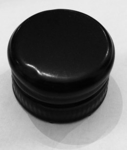 Stelvin Rating:  1/10 (Plain black screwtops should simply be outlawed.)