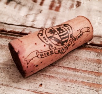 Cork Rating:  7/10 (You don't see an Italian cork with a French motto often.  "Rein Sans Peine" -- "Nothing Without Struggle".)